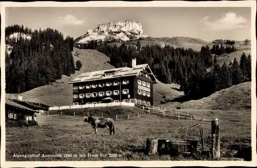 Ak Hirschegg Mittelberg im Kleinwalsertal Vorarlberg, Alpengasthof Auenhütte, Kuh