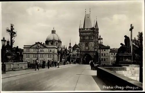 Ak Praha Prag Tschechien, Statuen, Denkmal, Blick auf das Kreuzherrenkloster