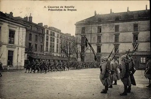 Ak Paris XII Reuilly, Caserne, Présentation du Drapeau