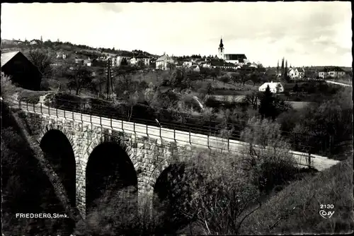 Ak Friedberg am Wechsel Steiermark, Blick über eine Brücke zum Ort
