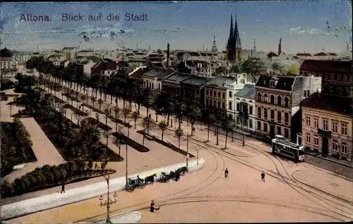 Ak Hamburg Altona, Totalansicht, Blick Richtung Kirche, Straßenbahn, Parkpartie, Kutsche