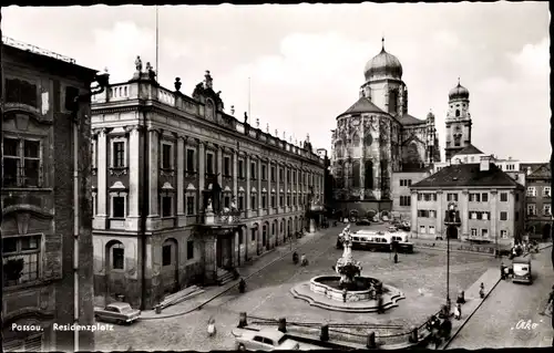 Ak Passau in Niederbayern, Residenzplatz mit Dom und Wittelsbacherbrunnen