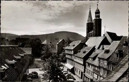 Ak Goslar am Harz, Schuhhof und Marktkirche
