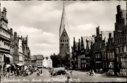 Ak Lüneburg in Niedersachsen, Straßenszene Am Sande mit Johanniskirche