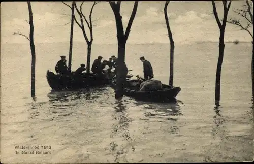 Ak Nordholland, Watersnood 1916, Männer in Booten, Hochwasser