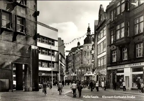 Ak Halle an der Saale, Klement-Gottwald-Straße, Passanten, Fachdrogerie Helmbold