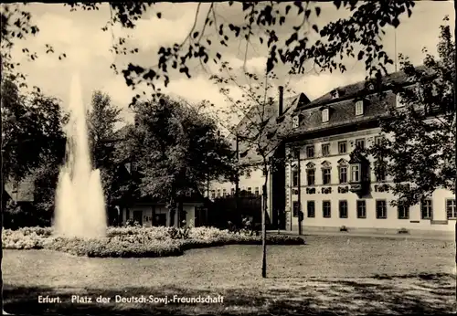 Ak Erfurt in Thüringen, Platz der Deutsch Sowjetischen Freundschaft, Fontäne