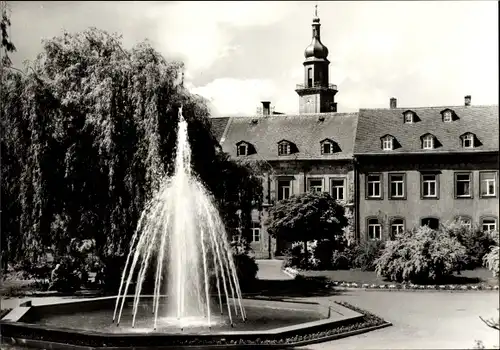 Ak Thum im Erzgebirge Sachsen, Platz des Friedens, Springbrunnen