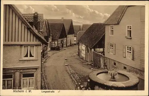 Ak Nieheim in Westfalen, Langestraße, Brunnen