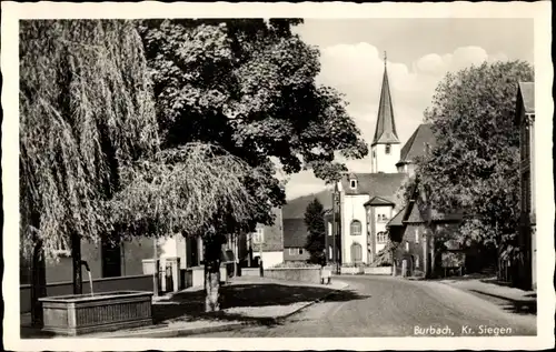 Ak Burbach im Siegerland, Häuserpartie, Brunnen, Kirche