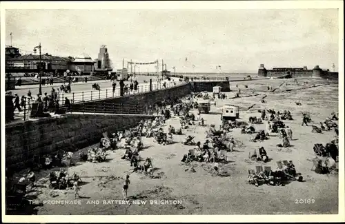 Ak New Brighton Wallasey England, The Promenade and Battery, Standszene