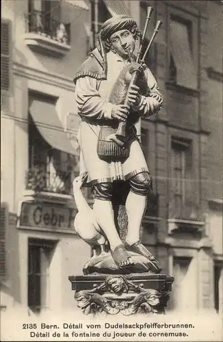 Ak Bern Stadt Schweiz, Detail vom Dudelsackpfeiferbrunnen