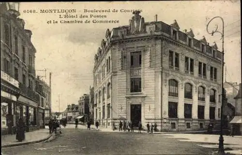 Ak Montlucon Allier, Boulevard de Courtais, L'Hôtel des Postes