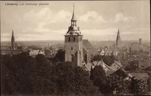 Ak Lüneburg in Niedersachsen, Stadt vom Kalkberge gesehen, Kirche