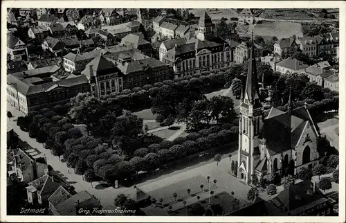 Ak Detmold in Nordrhein Westfalen, Fliegeraufnahme, Kirche