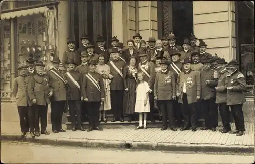 Foto Ak Bad Pyrmont in Niedersachsen, Schützenfest, Schützengesellschaft, Geschäftsschaufenster