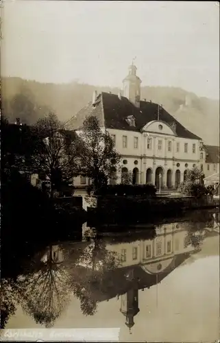 Foto Ak Bad Karlshafen an der Weser, Gerichtsgebäude, Wasserspiegelung