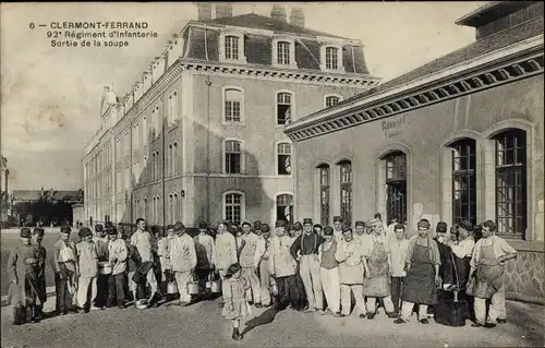 Ak Clermont Ferrand Puy de Dôme, 92. Régiment d'Infanterie, Sortie de la soupe