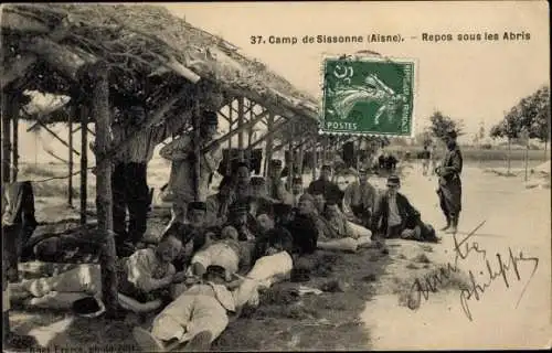 Ak Sissonne Aisne, Camp, Repos sous les Abris