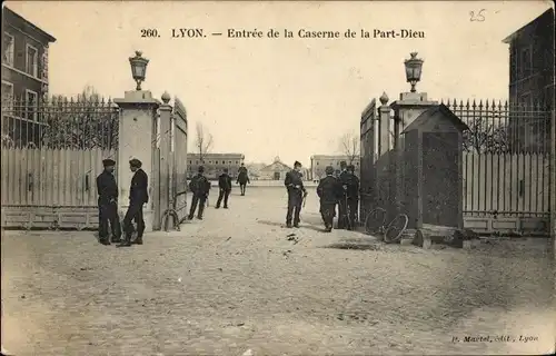 Ak Lyon Rhône, Entrée de la Caserne de la Part Dieu