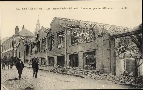 Ak Le Creusot Saône et Loire, Les Usines Rochet Schneider incendiées par les Allemands
