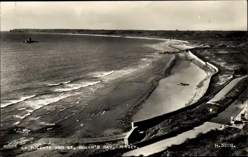 Ak Kanalinsel Jersey, La Pulente and St. Queen's Bay, Panorama Meer und Strand