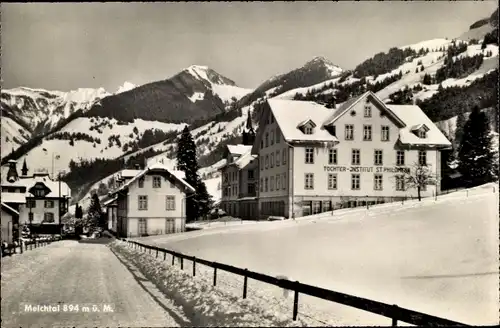 Ak Melchtal Halbkanton Obwalden, Ortsansicht im Schnee, Töchter-Institut