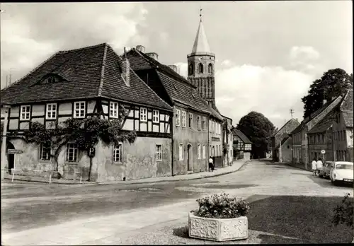 Ak Calau in der Niederlausitz, Straßenpartie an der Kirche