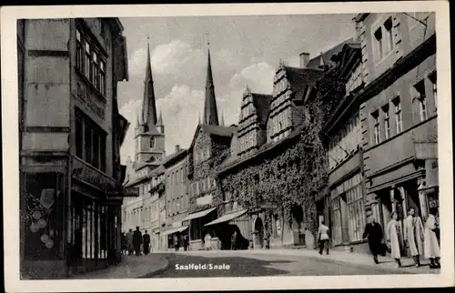 Ak Saalfeld an der Saale Thüringen, Straßenszene, Läden, Kirche