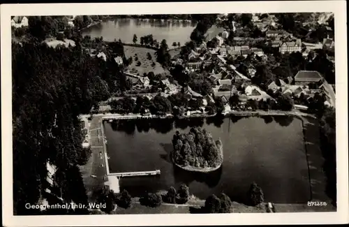 Ak Georgenthal in Thüringen, Luftbild, Ortsansicht mit Teich