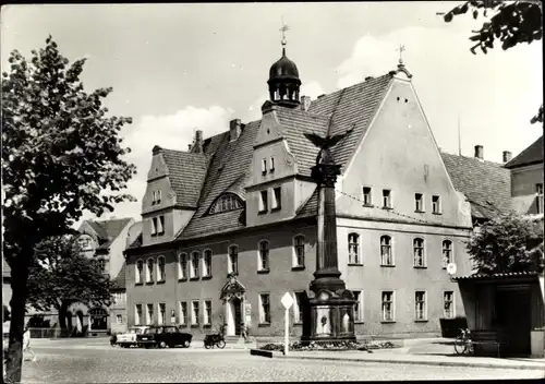 Ak Doberlug Kirchhain in Brandenburg, Rathaus am Markt, Denkmal