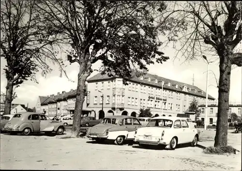 Ak Prenzlau in der Uckermark, Hotel Uckermark, Parkplatz, Autos