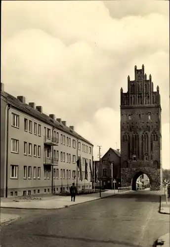 Ak Demmin in Vorpommern, Luisentor, Rudolf Breitscheid Straße, Neubauten