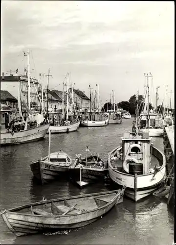 Ak Ueckermünde in Vorpommern, Hafen, Kutter, Schiffe, Boote