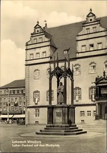 Ak Lutherstadt Wittenberg, Marktplatz mit Stadtkirche, Luther-Denkmal, Marktplatz