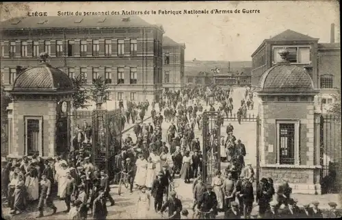 Ak Liège Lüttich Wallonien, Sortie du personnel des Ateliers de la Fabrique Nationale d'Armes