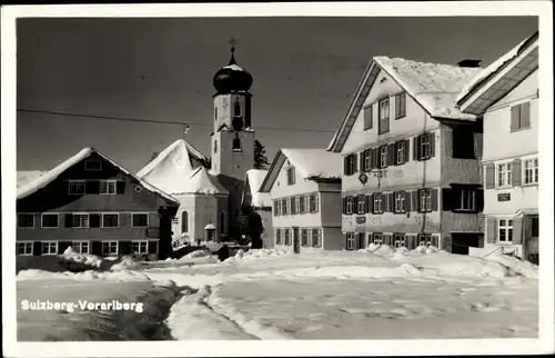 Ak Sulzberg Vorarlberg, Dorfansicht im Winter