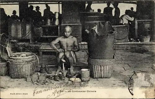 Ak Le Cordonnier Chinois, Vietnamesischer Schuhmacher bei der Arbeit