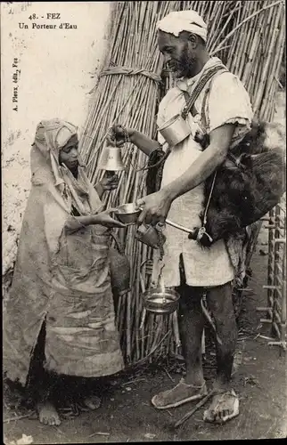 Ak Fès Fez Marokko, Un Porteur d'Eau, Wasserverkäufer, Kind