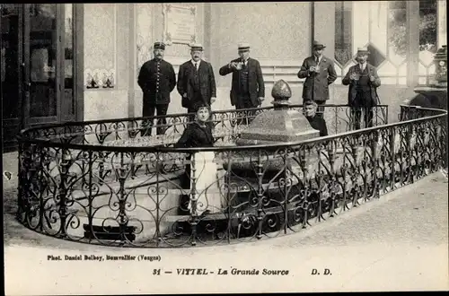 Ak Vittel Lothringen Vosges, La Grande Source