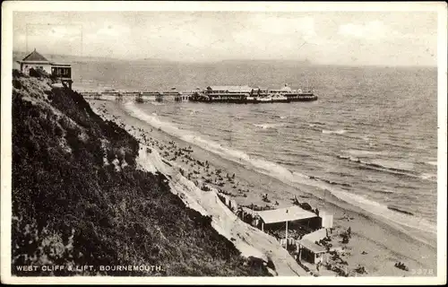 Ak Bournemouth Dorset England, West Cliff and Lift, Strand, Badegäste, Landungsbrücke