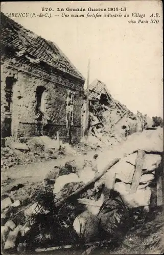 Ak Carency Pas de Calais, Une Maison fortifee a l'entree du Village, ruines, Trümmer