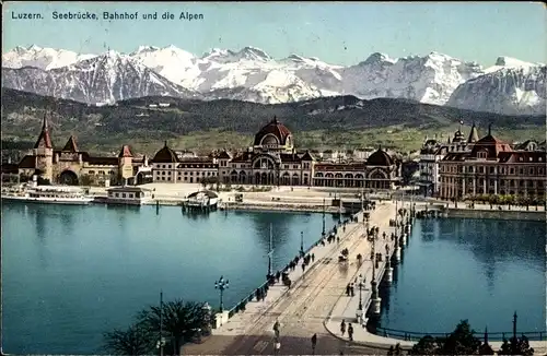 Ak Luzern Stadt Schweiz, Seebrücke, Bahnhof und die Alpen