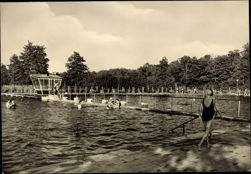 Ak Bad Düben an der Mulde Sachsen, Freibad Hammermühle, Badende, Bademeister