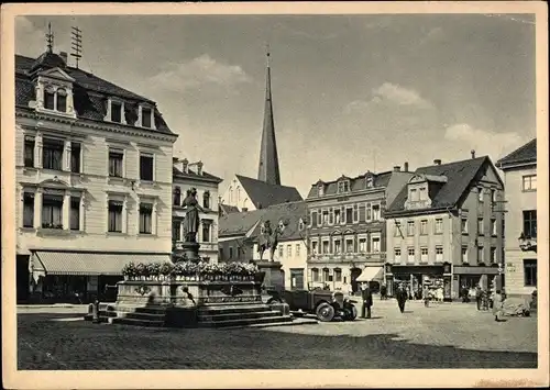 Ak Crimmitschau in Sachsen, Marktplatz mit Industria Brunnen, Blumenanlage