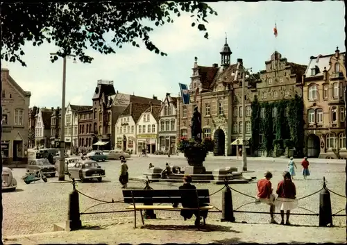 Ak Husum in Nordfriesland, Asmussen-Waldsen-Brunnen, Rathaus