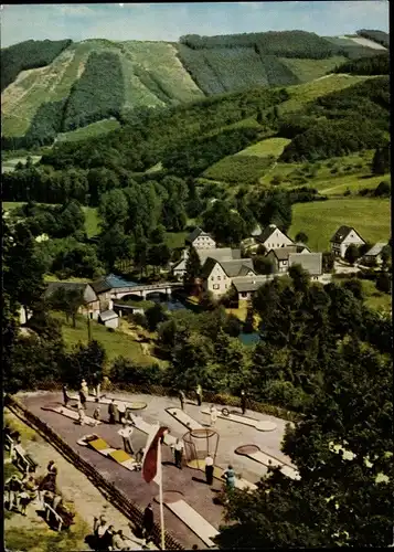 Ak Wenholthausen Eslohe im Sauerland, Blick auf den Ort, Minigolfplatz