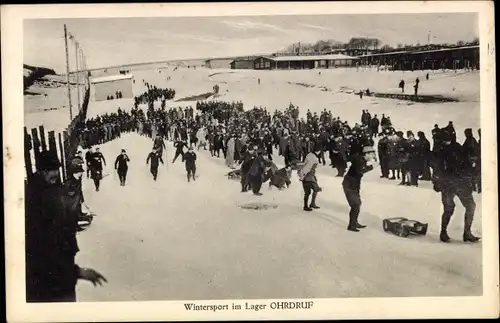 Ak Ohrdruf in Thüringen, Wintersport im Lager, Kriegsgefangene, Schlitten, Schnee, Rodeln