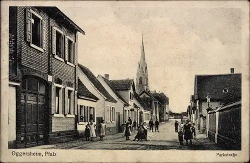 Ak Oggersheim Ludwigshafen am Rhein Rheinland Pfalz, Parkstraße mit Blick zur Kirche, Anwohner