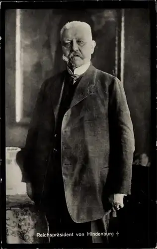 Ak Generalfeldmarschall und Reichspräsident Paul von Hindenburg, Portrait